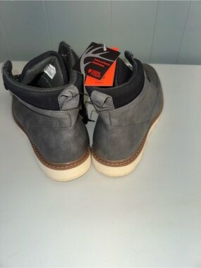 Deer Stags Men’s Gray Chukka Boots with Black Collar